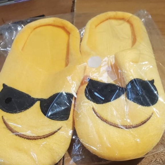 Kids Slippers - Picture 1 of 3